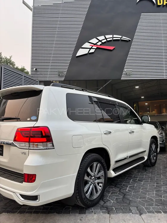 Toyota Land Cruiser 2018 for Sale in Lahore Toyota Land Cruiser 2018 for Sale in Lahore Image-5