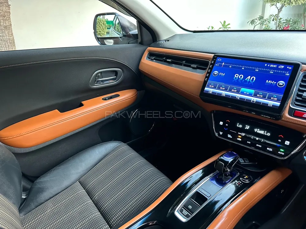 Honda Vezel 2015 for Sale in Karachi Honda Vezel 2015 for Sale in Karachi Image-12