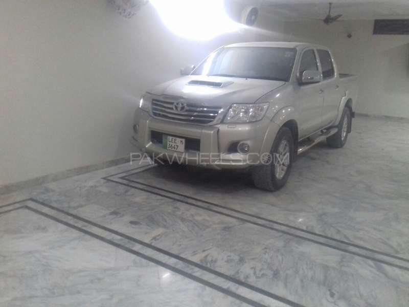Toyota Hilux 2015 for Sale in Islamabad Image-1