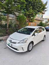 Toyota Prius Alpha S Touring 2011 for Sale