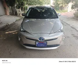 Toyota Prius S LED Edition 1.8 2015 for Sale