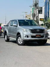 Toyota Hilux Vigo Champ V 2013 for Sale