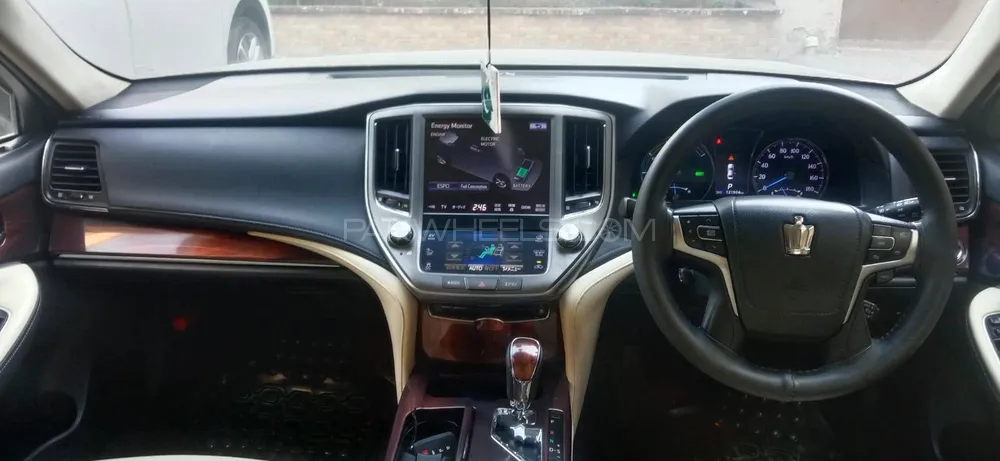 Toyota Crown 2014 for Sale in Lahore Toyota Crown 2014 for Sale in Lahore Image-5