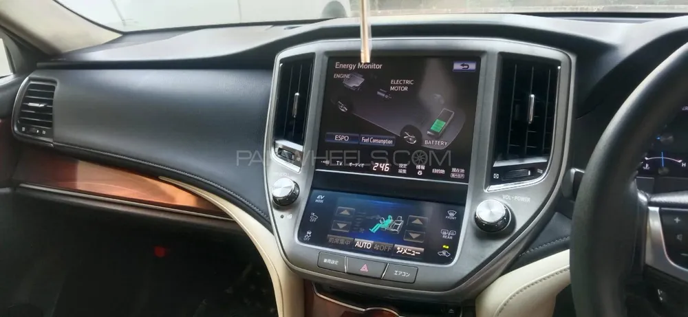 Toyota Crown 2014 for Sale in Lahore Toyota Crown 2014 for Sale in Lahore Image-13