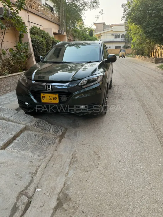 Honda Vezel 2014 for Sale in Karachi Image-1