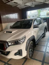 Toyota Hilux Revo V Automatic 3.0  2017 for Sale