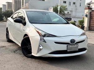 Toyota Prius S Touring Selection 2017 for Sale