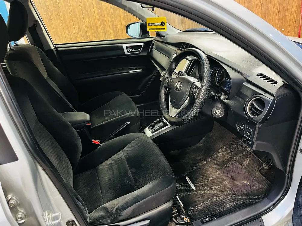 Toyota Corolla Axio 2013 for Sale in Lahore Toyota Corolla Axio 2013 for Sale in Lahore Image-8