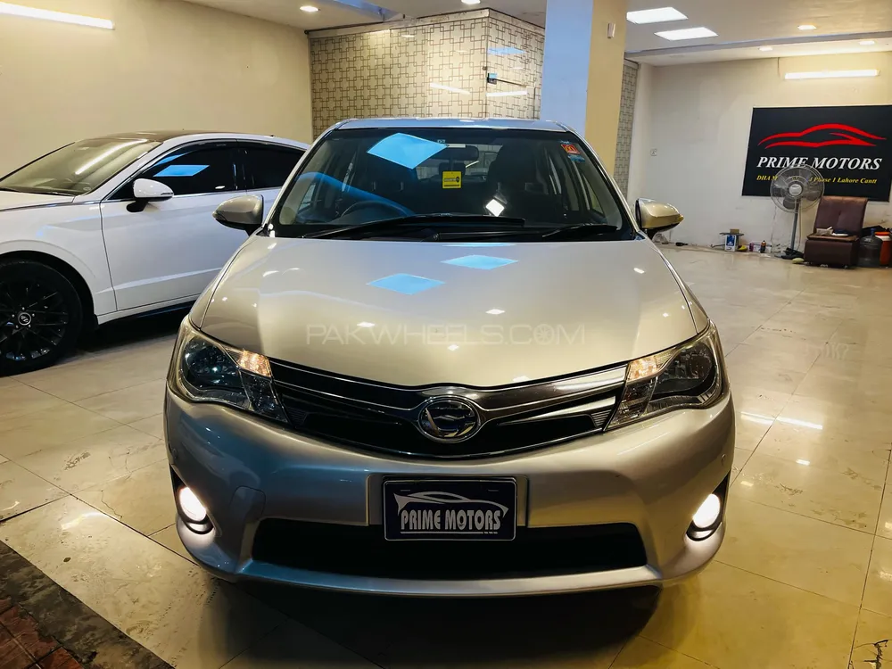 Toyota Corolla Axio 2013 for Sale in Lahore Toyota Corolla Axio 2013 for Sale in Lahore Image-2