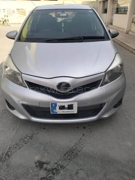 Toyota Vitz 2013 for Sale in Attock Image-1