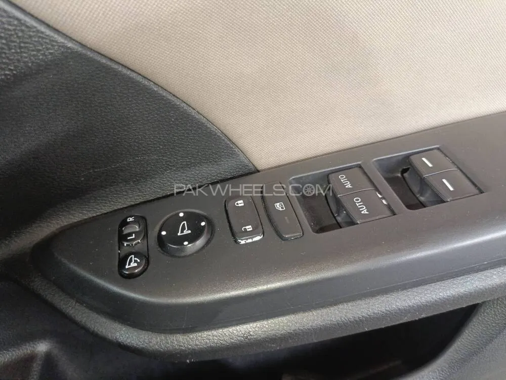 Honda Civic 2018 for Sale in Lahore Honda Civic 2018 for Sale in Lahore Image-12