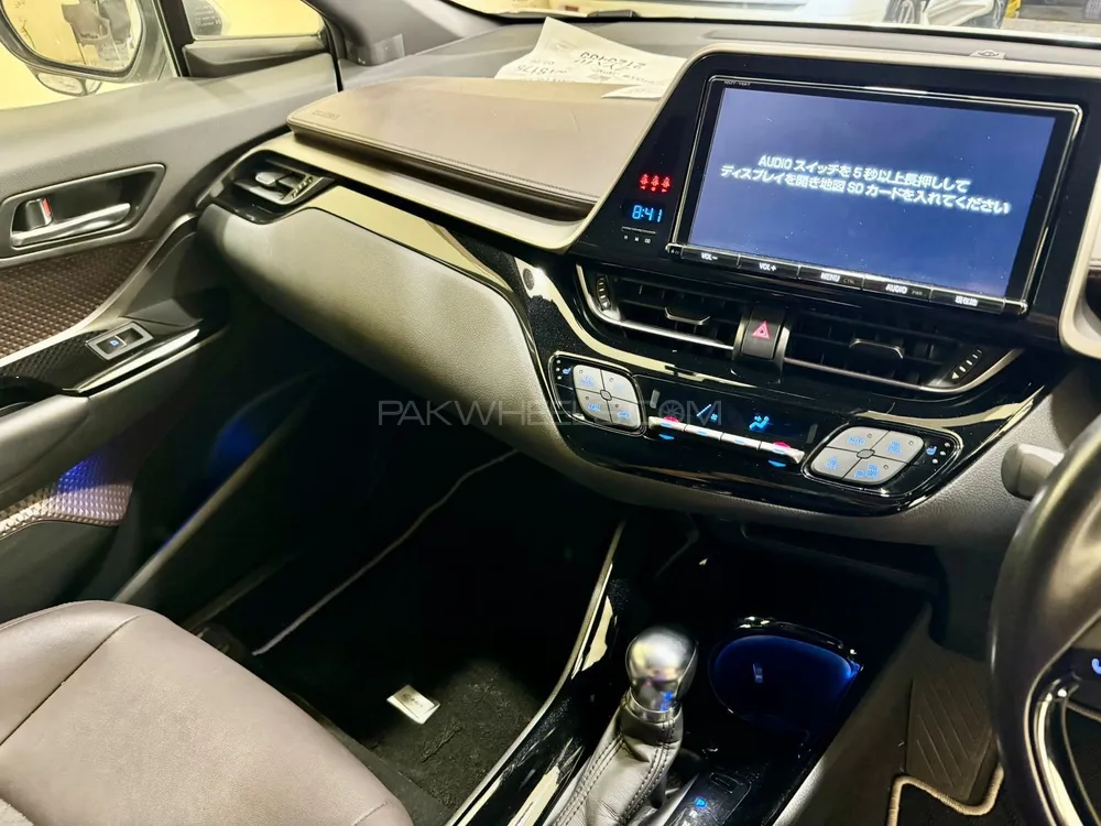 Toyota C-HR 2018 for Sale in Karachi Toyota C-HR 2018 for Sale in Karachi Image-10