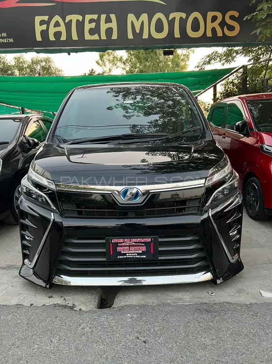 Toyota Voxy 2018 for Sale in Lahore Image-1