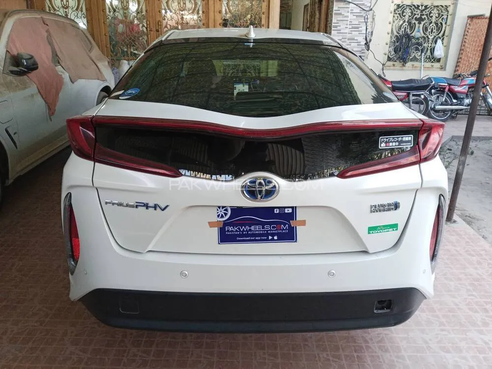 Toyota Prius 2022 for Sale in Lahore Toyota Prius 2022 for Sale in Lahore Image-5