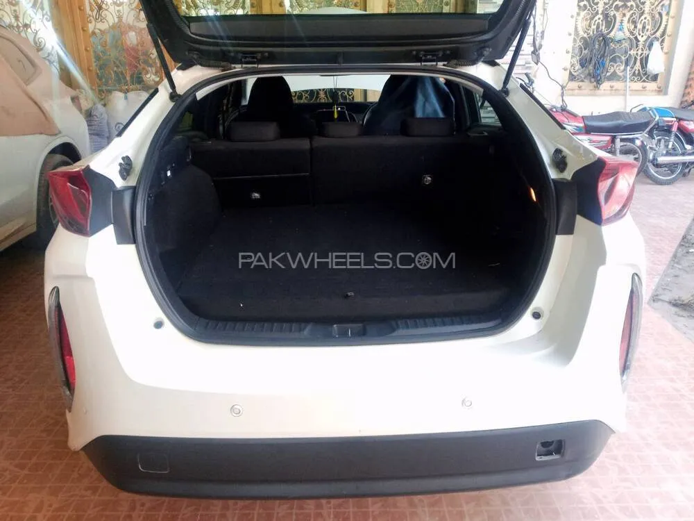 Toyota Prius 2022 for Sale in Lahore Toyota Prius 2022 for Sale in Lahore Image-6