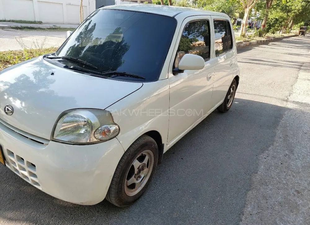 Daihatsu Esse 2010 for Sale in Karachi Image-1