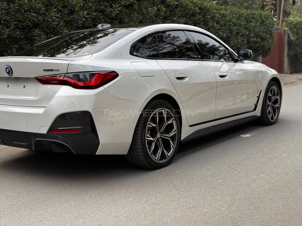 BMW i4 2022 for Sale in Lahore BMW i4 2022 for Sale in Lahore Image-9