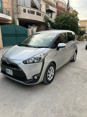 Toyota Sienta X 2015