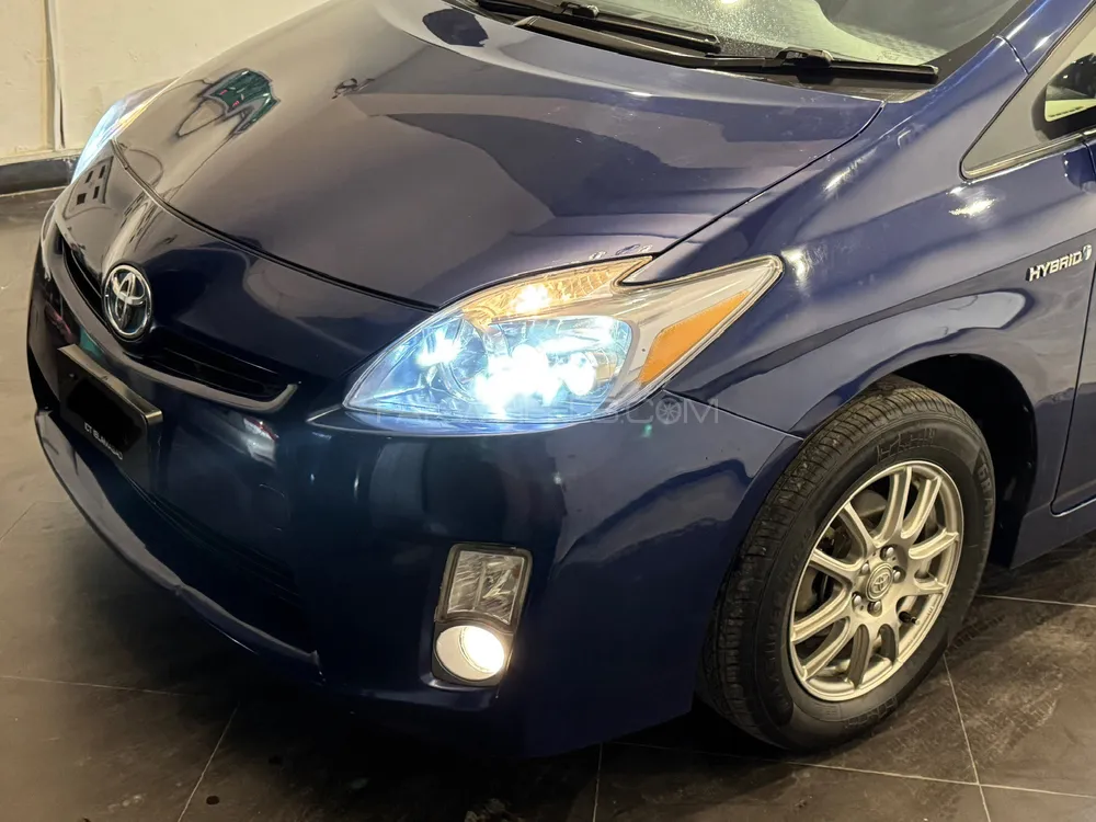 Toyota Prius 2011 for Sale in Lahore Image-1