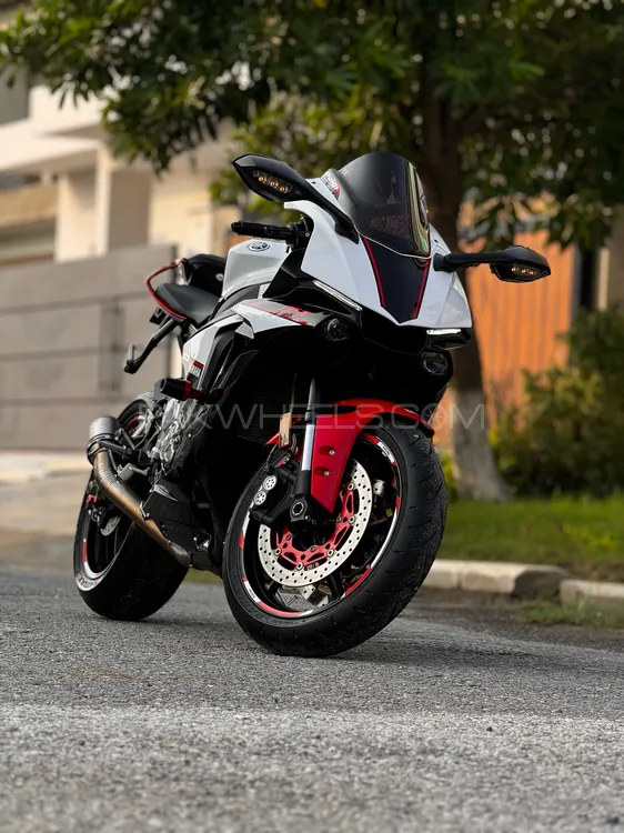 Yamaha YZF-R1 2016 for Sale Image-1