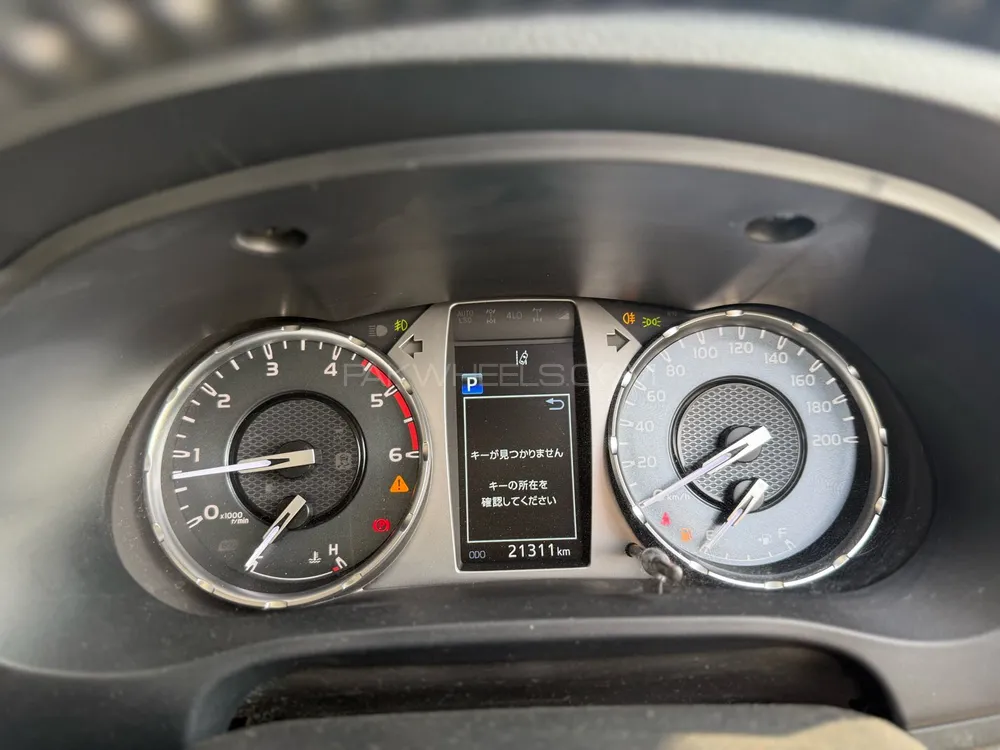 Toyota Hilux 2021 for Sale in Karachi Toyota Hilux 2021 for Sale in Karachi Image-9