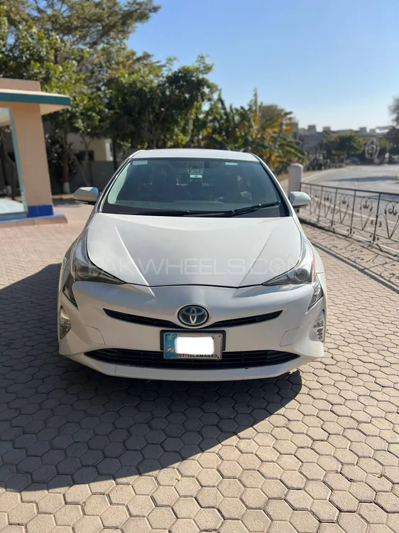 Toyota Prius 2016 for Sale in Islamabad Image-1