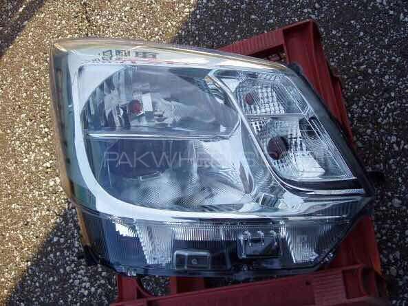 Daihatus move Right head light Image-1