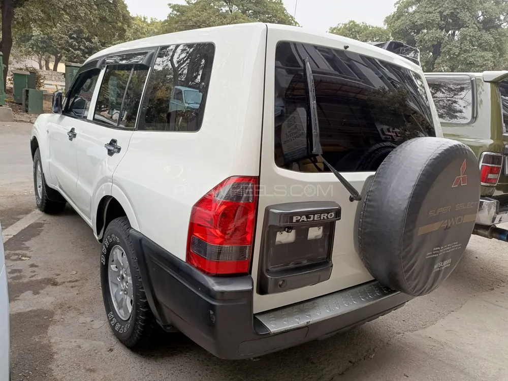Mitsubishi Pajero 2005 for Sale in Islamabad Mitsubishi Pajero 2005 for Sale in Islamabad Image-5