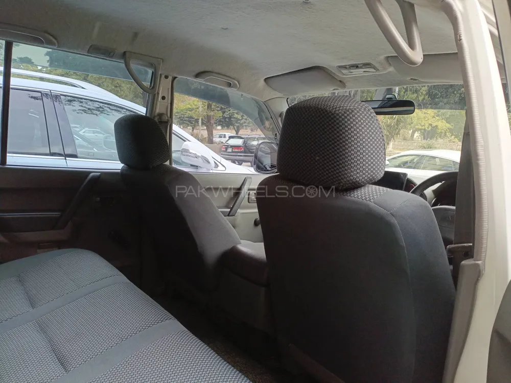 Mitsubishi Pajero 2005 for Sale in Islamabad Mitsubishi Pajero 2005 for Sale in Islamabad Image-13