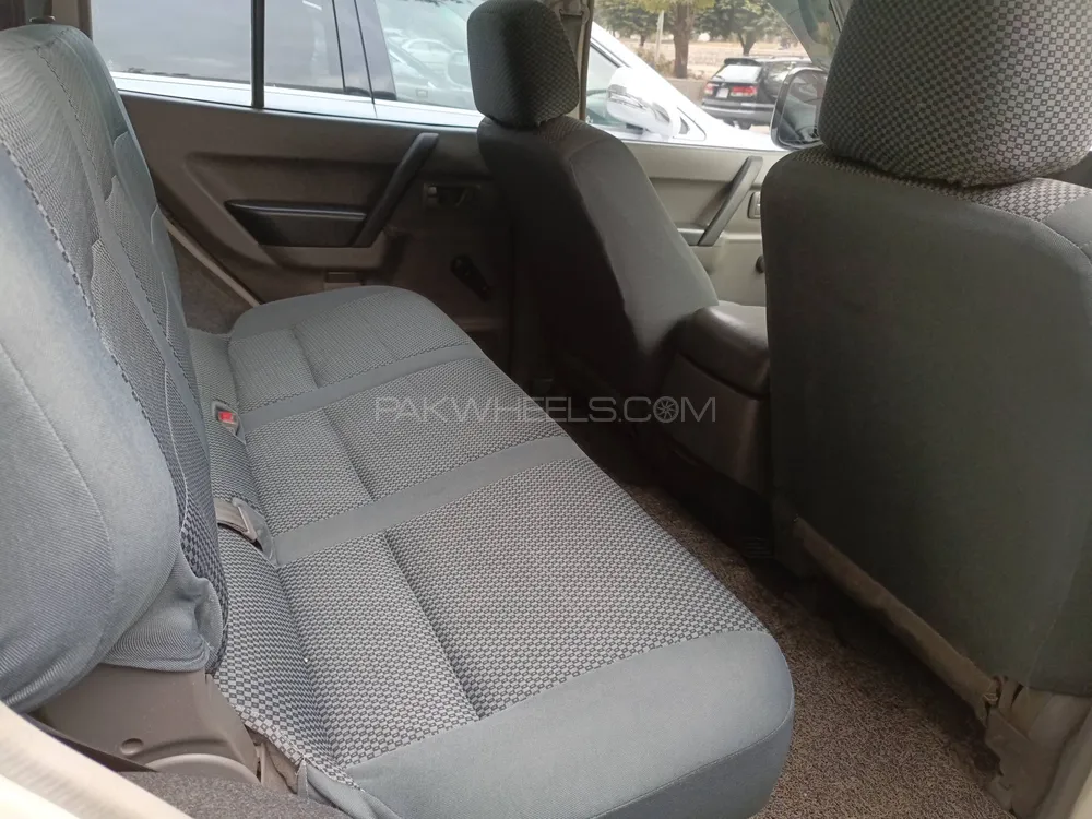 Mitsubishi Pajero 2005 for Sale in Islamabad Mitsubishi Pajero 2005 for Sale in Islamabad Image-14