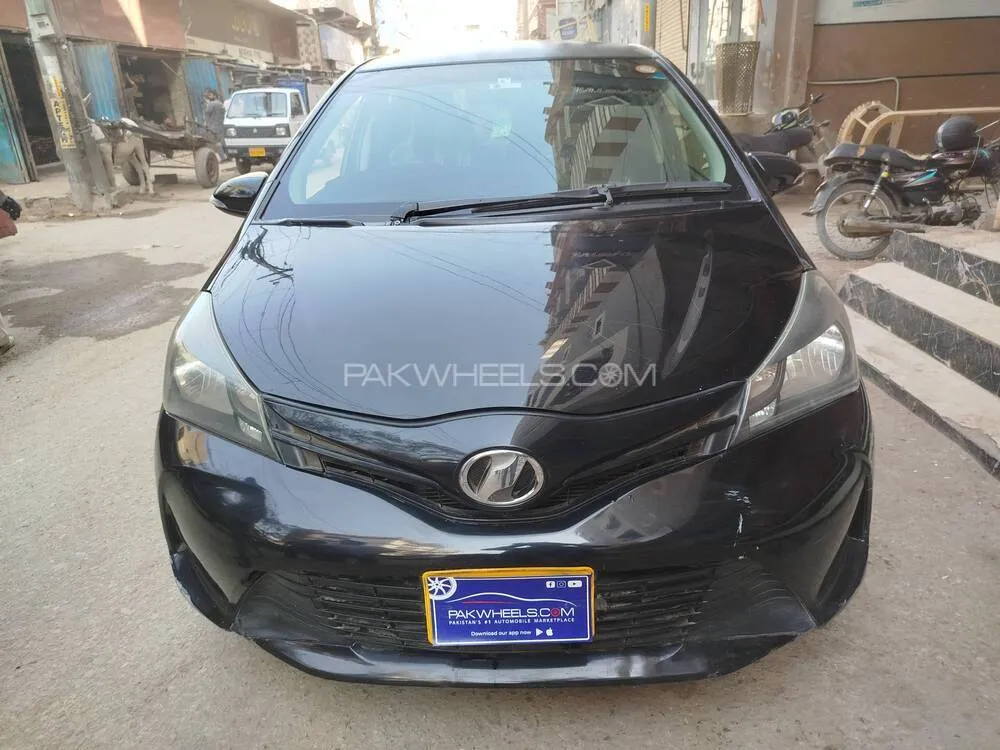 Toyota Vitz 2015 for Sale in Karachi Image-1