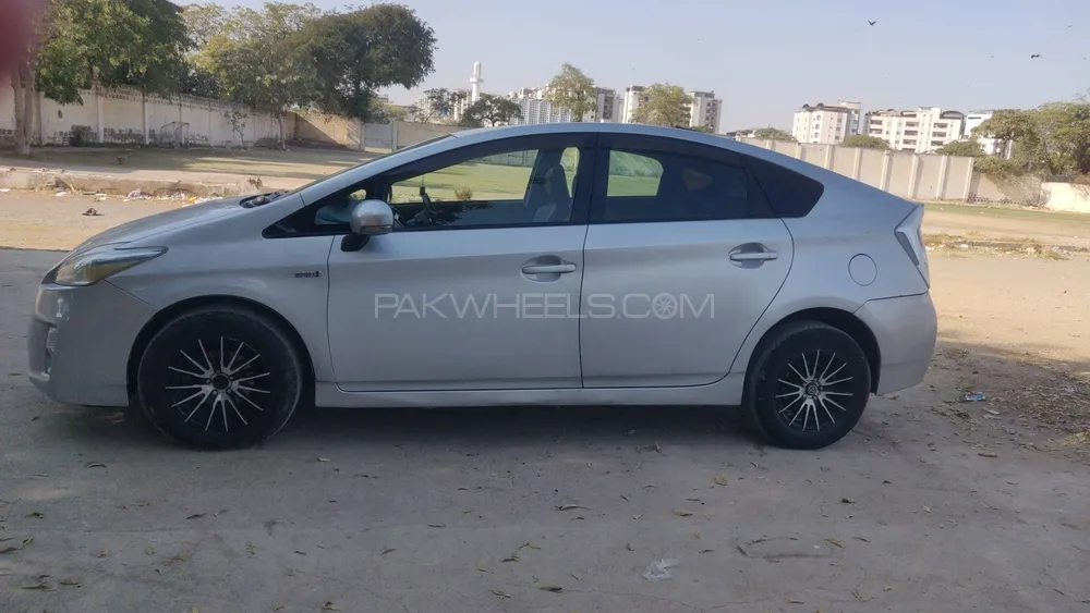 Toyota Prius 2011 for Sale in Karachi Image-1
