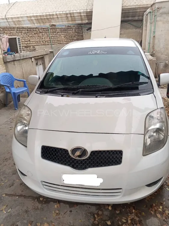 Toyota Vitz 2005 for Sale in Dera ismail khan Image-1