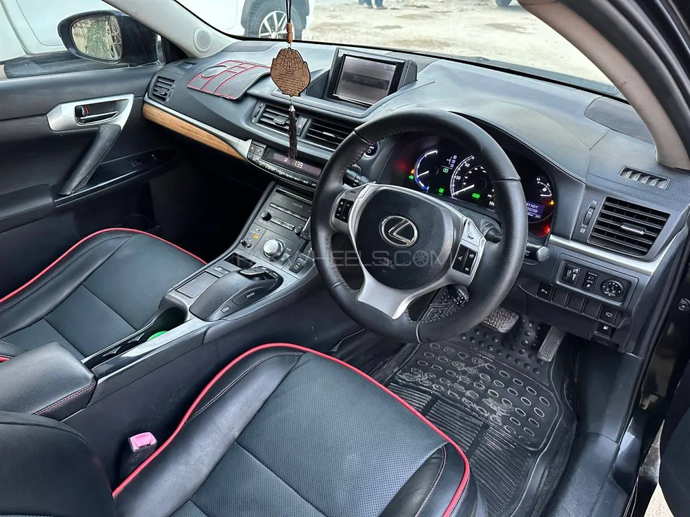 Lexus CT200h 2011 for Sale in Karachi Lexus CT200h 2011 for Sale in Karachi Image-11