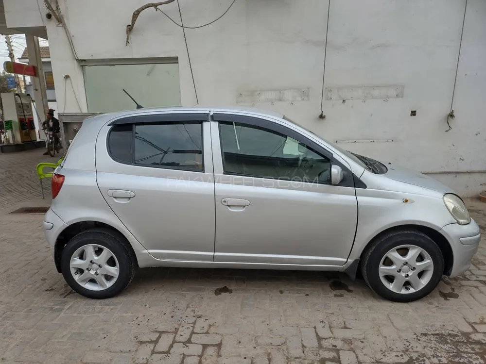 Toyota Vitz 2004 for Sale in Multan Image-1