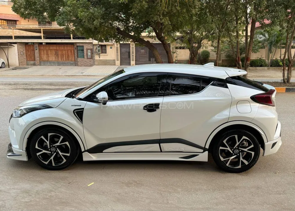 Toyota C-HR 2018 for Sale in Karachi Toyota C-HR 2018 for Sale in Karachi Image-4