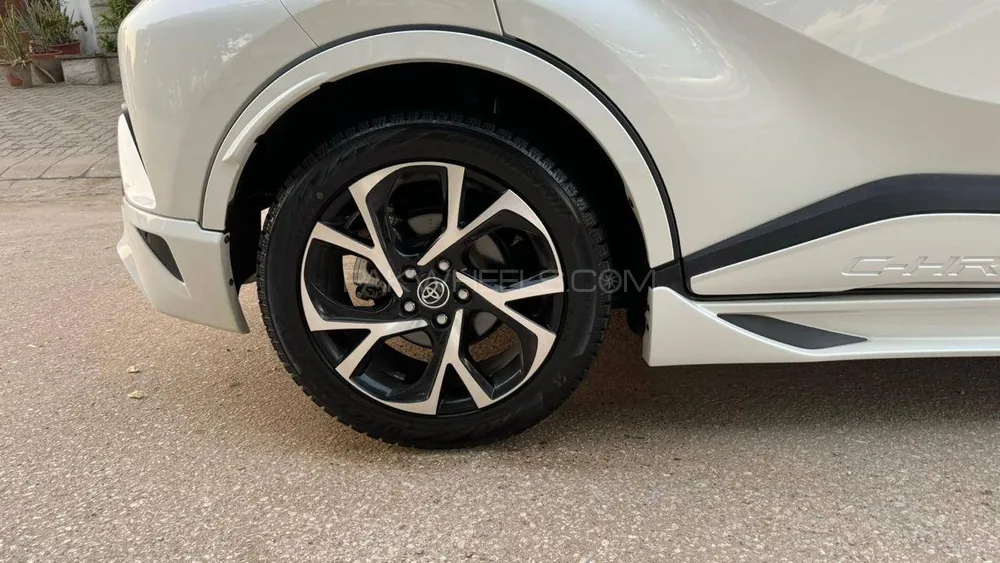 Toyota C-HR 2018 for Sale in Karachi Toyota C-HR 2018 for Sale in Karachi Image-7