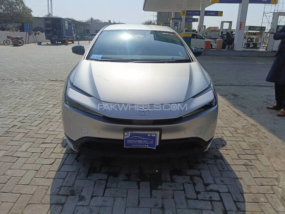 Toyota Prius 2023 for Sale in Islamabad Image-1