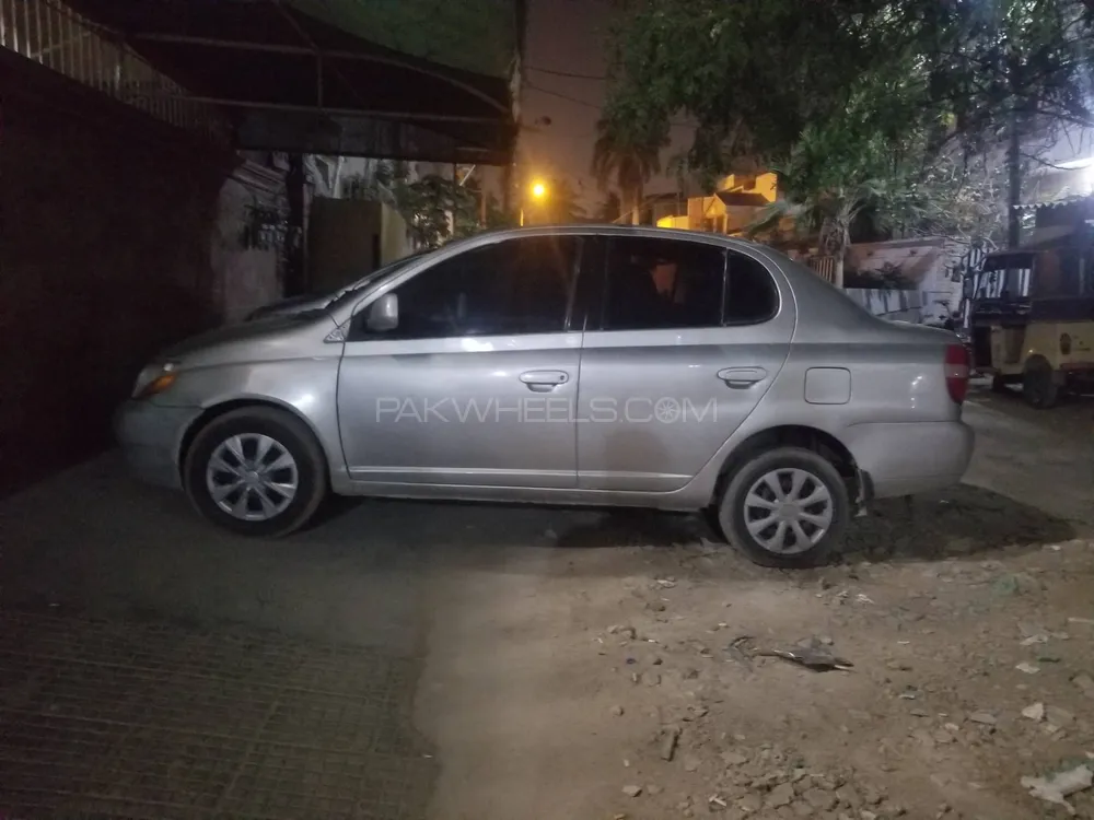 Toyota Platz 2000 for Sale in Karachi Image-1