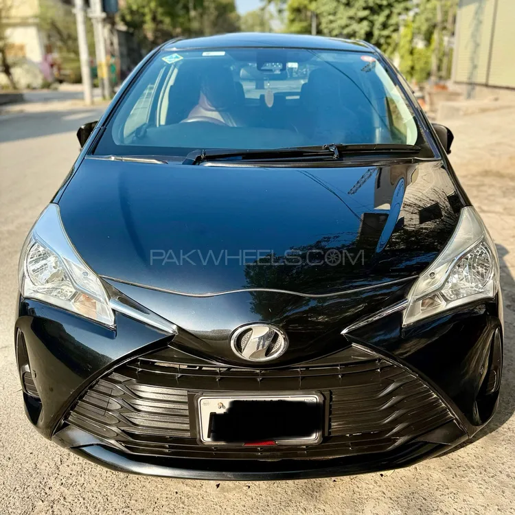 Toyota Vitz 2019 for Sale in Sialkot Image-1
