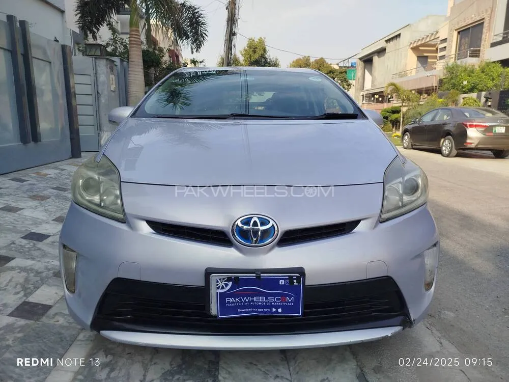 Toyota Prius 2013 for Sale in Lahore Image-1
