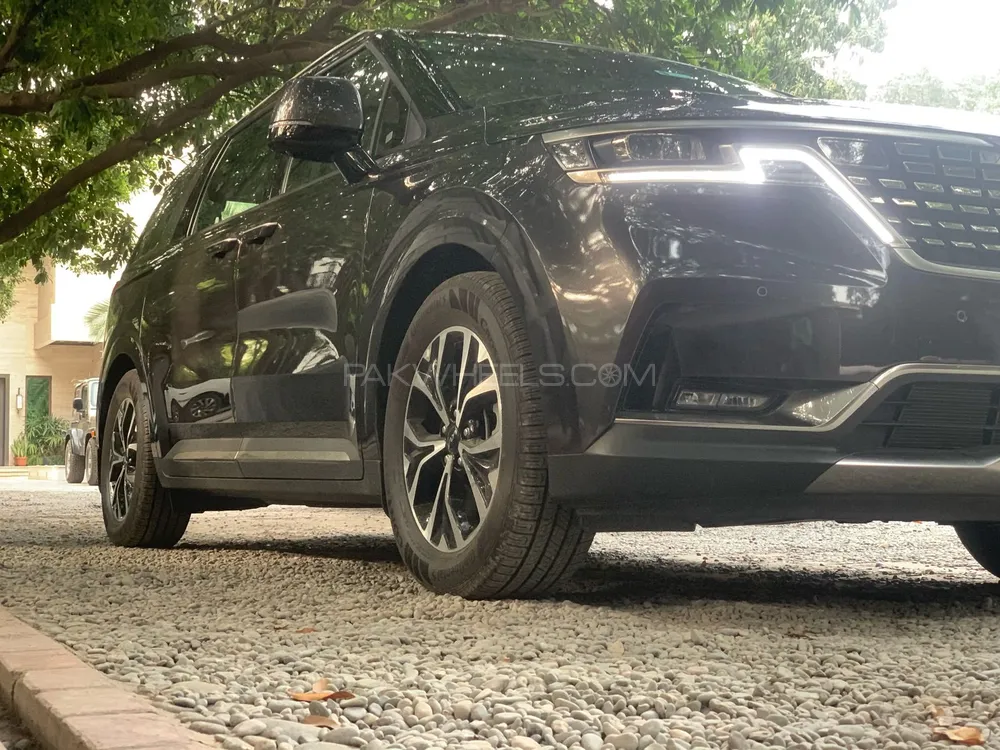 KIA Carnival 2023 for Sale in Lahore Image-1