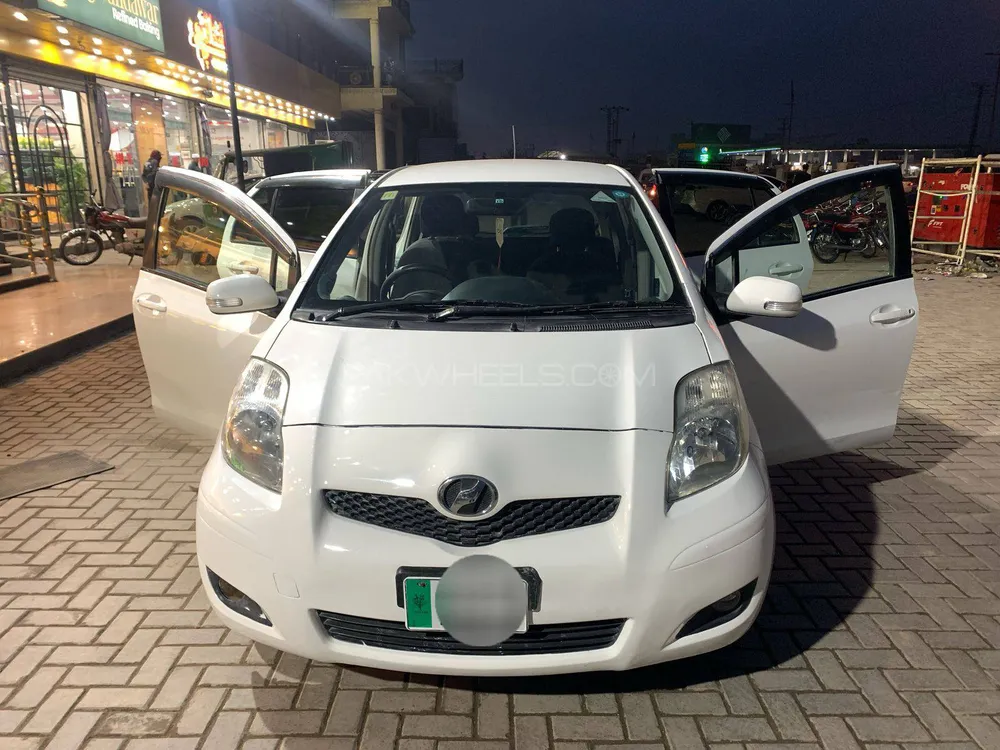 Toyota Vitz 2010 for Sale in Peshawar Image-1