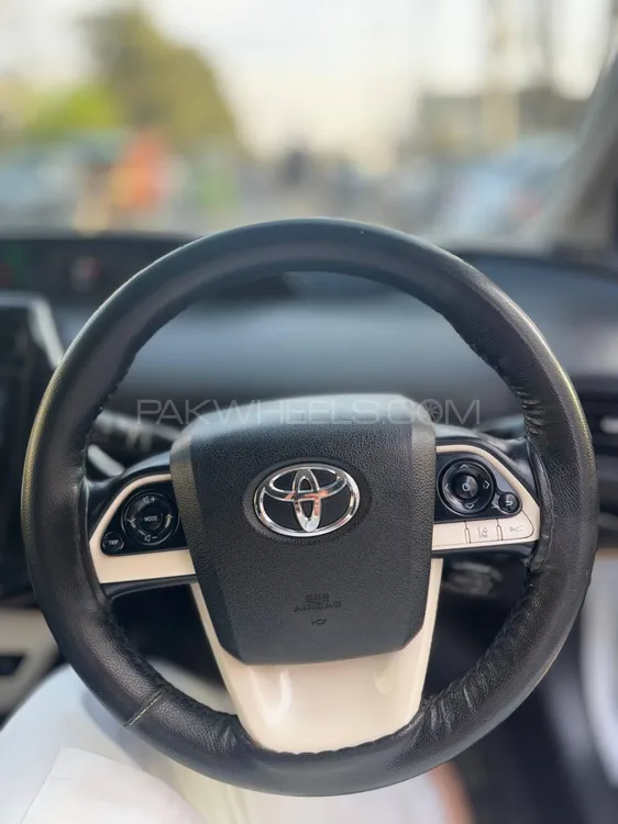 Toyota Prius 2018 for Sale in Lahore Toyota Prius 2018 for Sale in Lahore Image-8