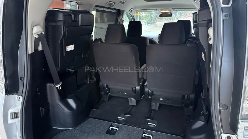 Toyota Voxy 2017 for Sale in Karachi Toyota Voxy 2017 for Sale in Karachi Image-14