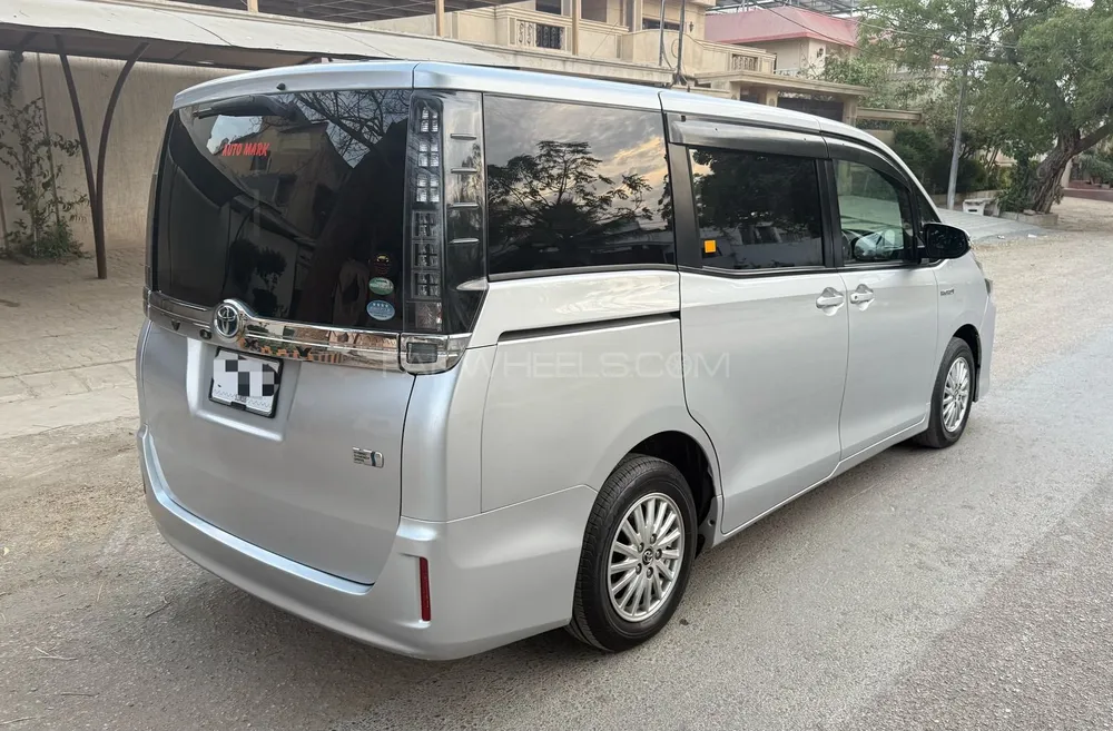 Toyota Voxy 2017 for Sale in Karachi Toyota Voxy 2017 for Sale in Karachi Image-6