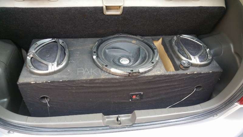 2 speaker one woofer , 2 amplifier Image-1