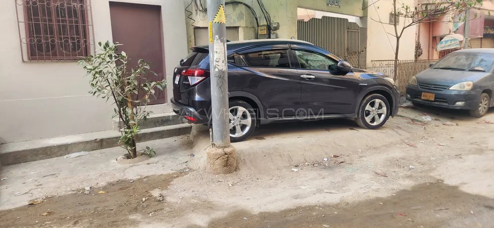 Honda Vezel 2013 for Sale in Karachi Image-1