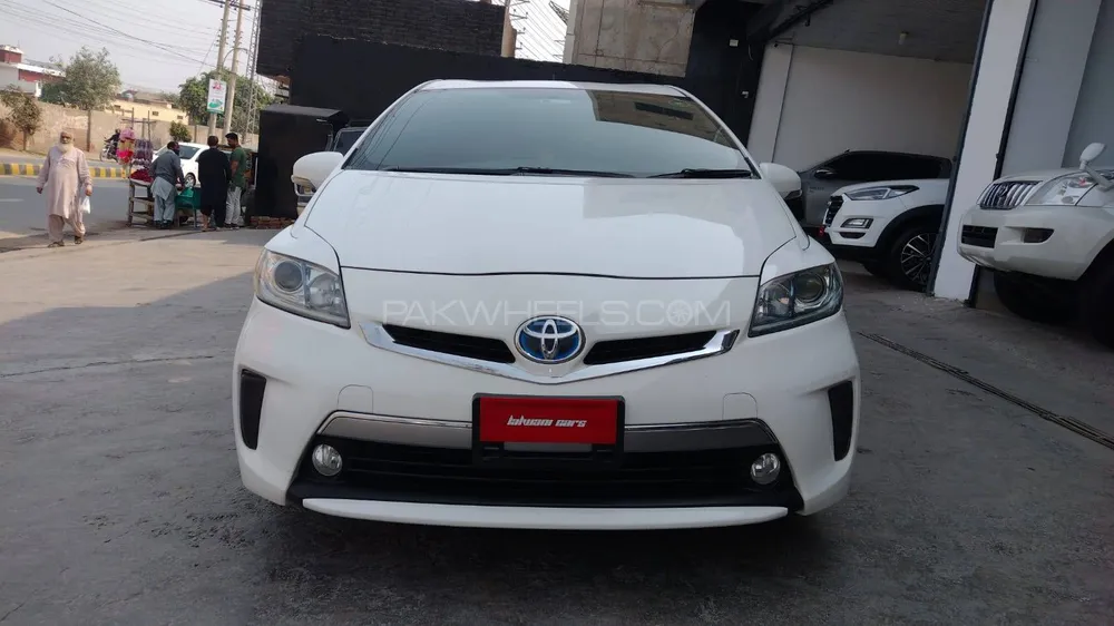 Toyota Prius 2012 for Sale in Multan Image-1