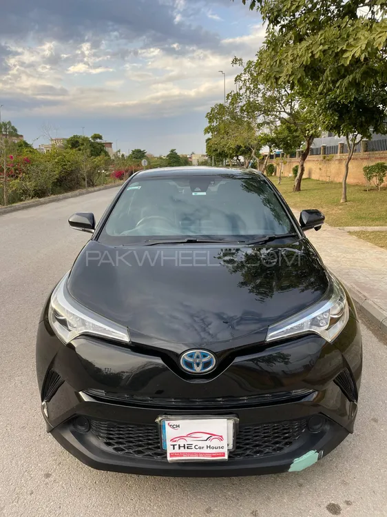 Toyota C-HR 2017 for Sale in Islamabad Image-1